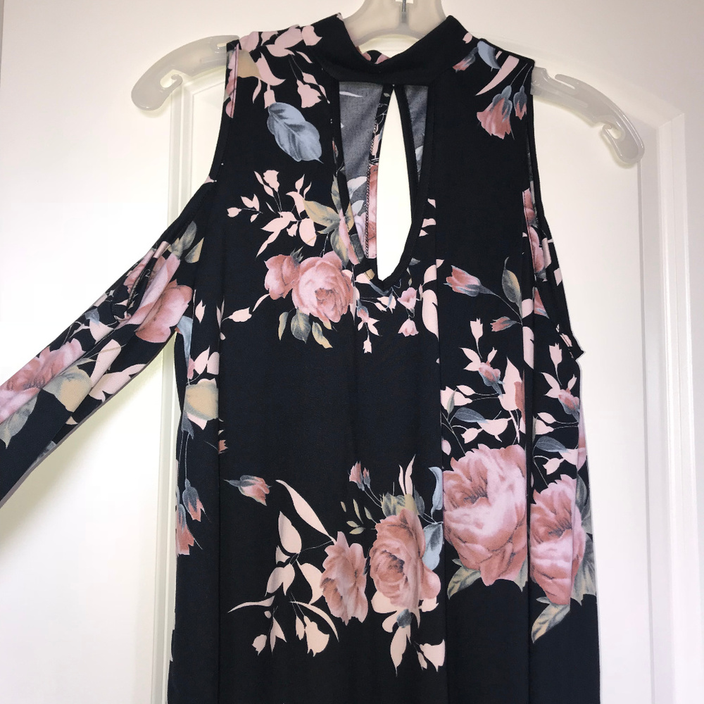 Floral cold shoulder top with keyhole